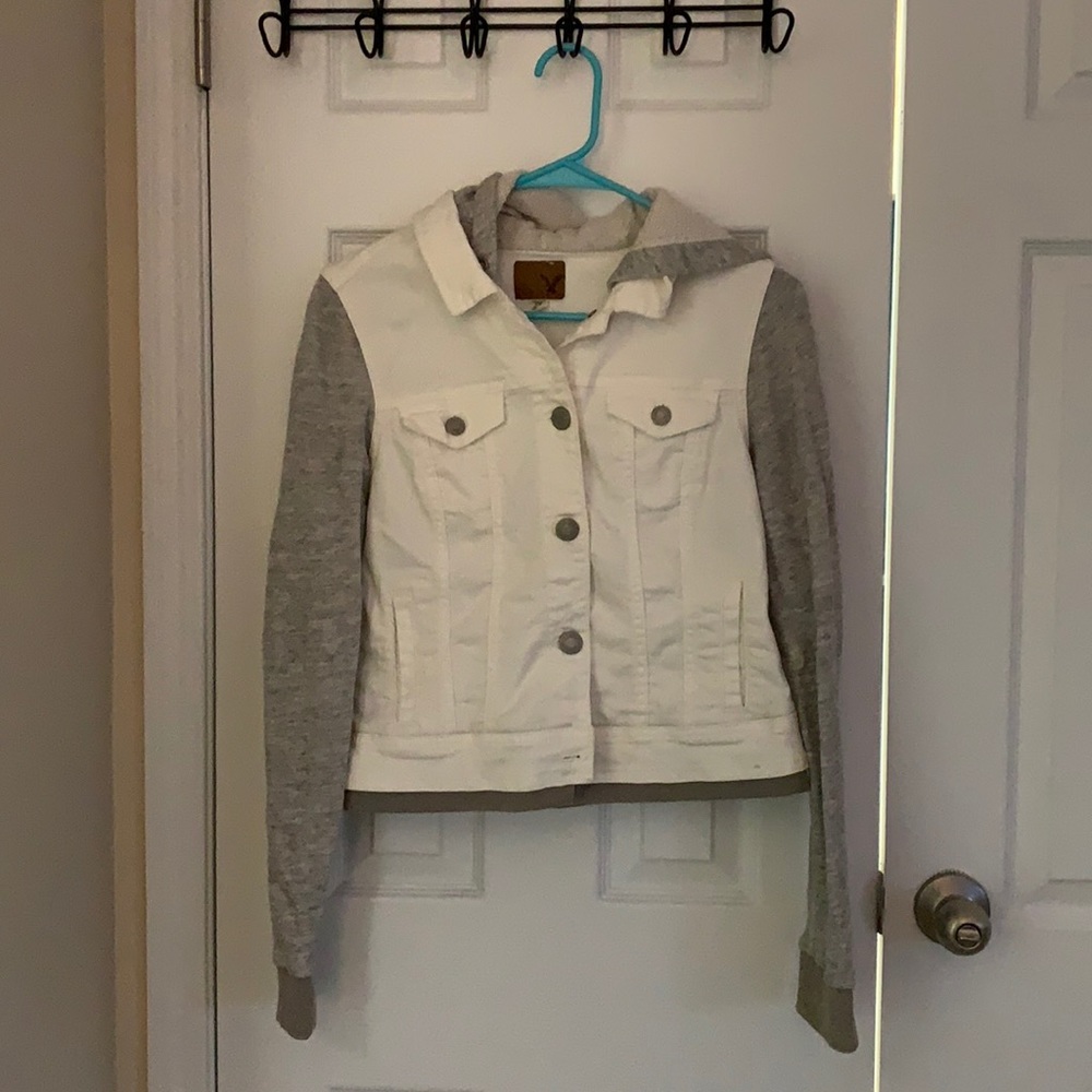 Gently used hooded white denim jacket!